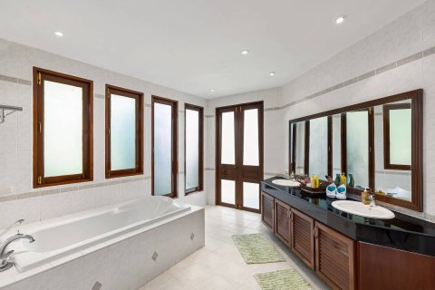 House in Kamala, Thailand 4 bedrooms № 180719 - photo 21