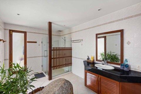 House in Kamala, Thailand 4 bedrooms № 180719 - photo 24