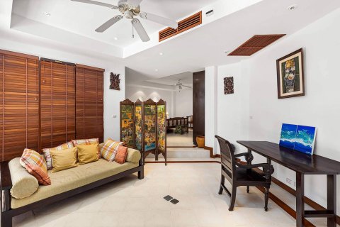 House in Kamala, Thailand 4 bedrooms № 180719 - photo 17