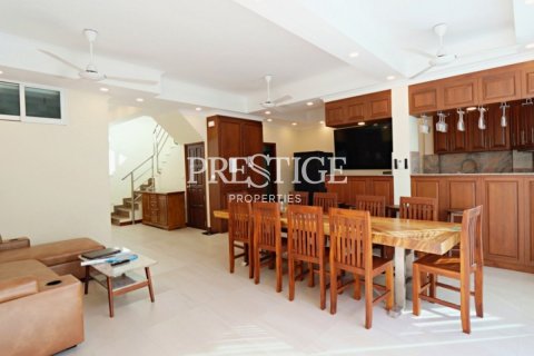 Propriété commerciale à Pattaya, Thaïlande 1500 m2 № 198425 - photo 6