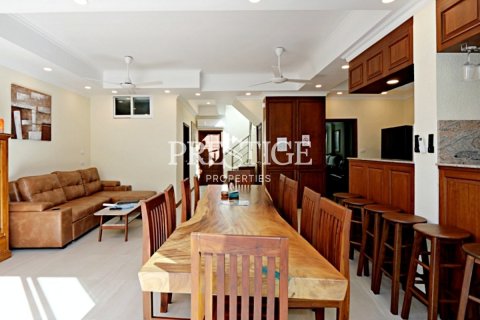 Propriété commerciale à Pattaya, Thaïlande 1500 m2 № 198425 - photo 7
