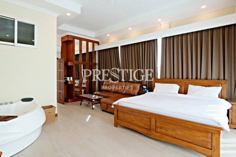 Propriété commerciale à Pattaya, Thaïlande 1500 m2 № 198425 - photo 13