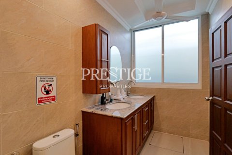Propriété commerciale à Pattaya, Thaïlande 1500 m2 № 198425 - photo 19
