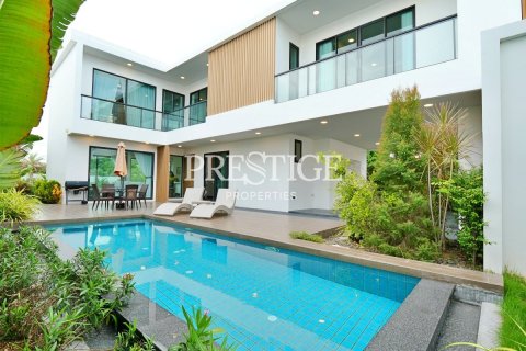 House in Pattaya, Thailand 4 bedrooms № 198431