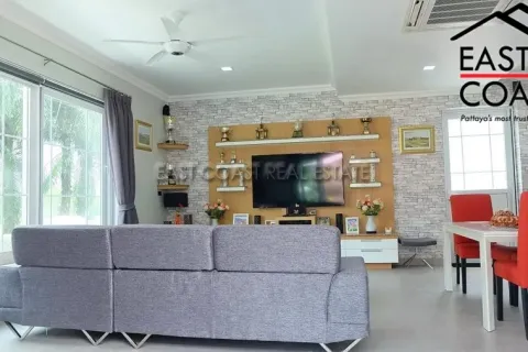Casa de 4 dormitorios en Pattaya, Tailandia № 213039 - foto 13