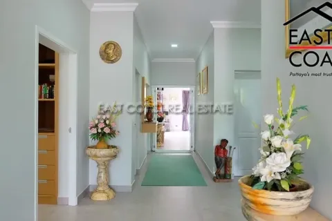 Casa de 4 dormitorios en Pattaya, Tailandia № 213039 - foto 18