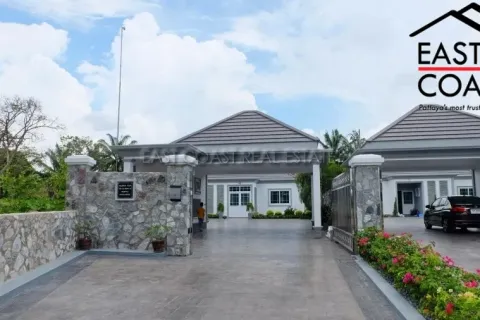 House in Pattaya, Thailand 4 bedrooms № 213039