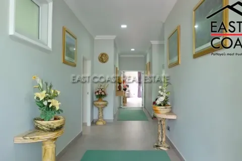 Casa de 4 dormitorios en Pattaya, Tailandia № 213039 - foto 17