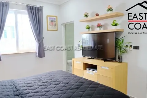 Casa de 4 dormitorios en Pattaya, Tailandia № 213039 - foto 12