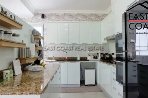 Casa de 4 dormitorios en Pattaya, Tailandia № 213039 - foto 15