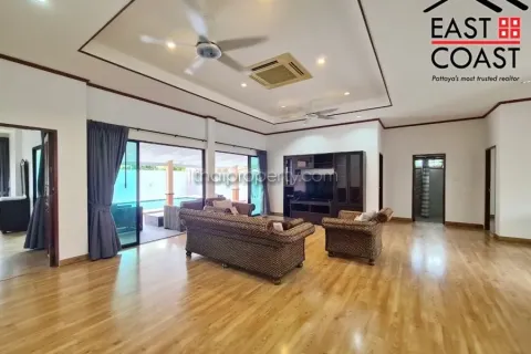 Casa de 3 dormitorios en Pattaya, Tailandia № 213042 - foto 15