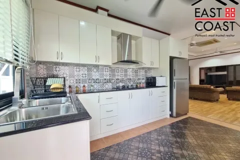 Casa de 3 dormitorios en Pattaya, Tailandia № 213042 - foto 14