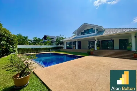 Casa de 4 dormitorios en Pattaya, Tailandia № 211022 - foto 15