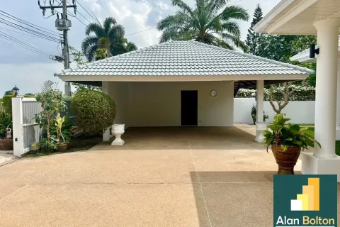Casa de 4 dormitorios en Pattaya, Tailandia № 211022 - foto 13