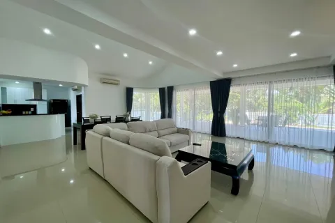 Casa de 4 dormitorios en Pattaya, Tailandia № 211022 - foto 22