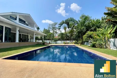 Casa de 4 dormitorios en Pattaya, Tailandia № 211022 - foto 3