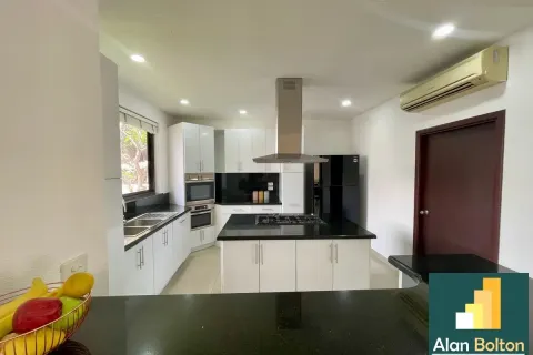 Casa de 4 dormitorios en Pattaya, Tailandia № 211022 - foto 8