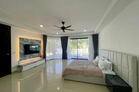 Casa de 4 dormitorios en Pattaya, Tailandia № 211022 - foto 27