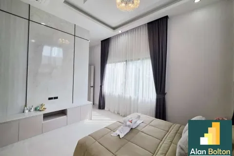 Casa de 4 dormitorios en Pattaya, Tailandia № 211026 - foto 6