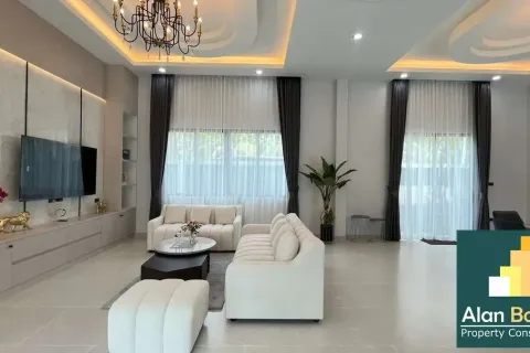 Casa de 4 dormitorios en Pattaya, Tailandia № 211026 - foto 8