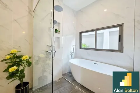 Casa de 4 dormitorios en Pattaya, Tailandia № 211026 - foto 3