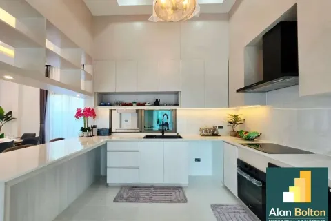 Casa de 4 dormitorios en Pattaya, Tailandia № 211026 - foto 10
