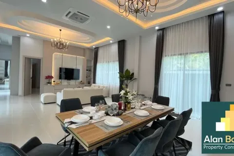 Casa de 4 dormitorios en Pattaya, Tailandia № 211026 - foto 9