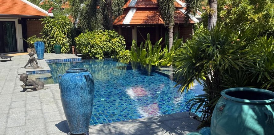 Villa in Phuket, Thailand 5 bedrooms № 157896