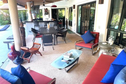 Villa in Phuket, Thailand 5 bedrooms № 157896 - photo 5