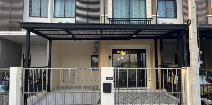 Townhouse à Suan Luang, Bangkok, Thaïlande 3 chambres № 157899