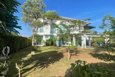 House in Surat Thani, Thailand 5 bedrooms № 140280 - photo 4
