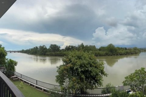 House in Surat Thani, Thailand 5 bedrooms № 140280 - photo 8
