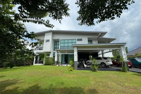 House in Surat Thani, Thailand 5 bedrooms № 140280 - photo 2