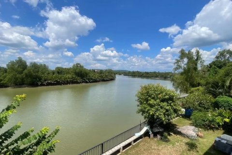 House in Surat Thani, Thailand 5 bedrooms № 140280 - photo 7