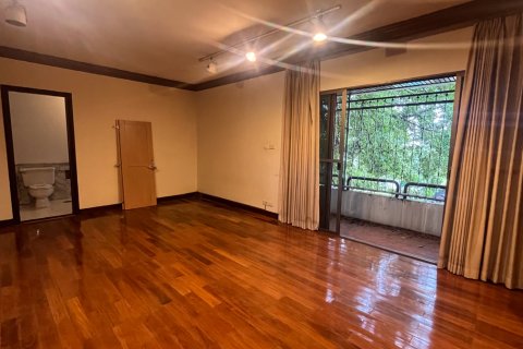 House in Watthana, Bangkok, Thailand 3 bedrooms № 201009 - photo 2