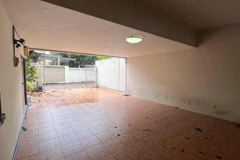 House in Watthana, Bangkok, Thailand 3 bedrooms № 201009 - photo 30