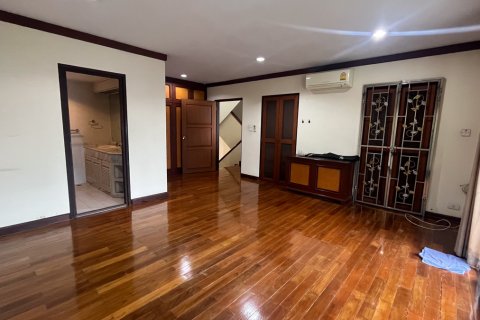 House in Watthana, Bangkok, Thailand 3 bedrooms № 201009 - photo 3