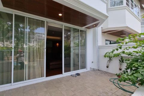 Townhouse in Watthana, Bangkok, Thailand 3 bedrooms № 201011 - photo 25