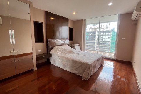 Condo in Watthana, Bangkok, Thailand, 3 bedrooms № 201013 - photo 9