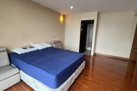 Condo in Watthana, Bangkok, Thailand, 3 bedrooms № 201013 - photo 11