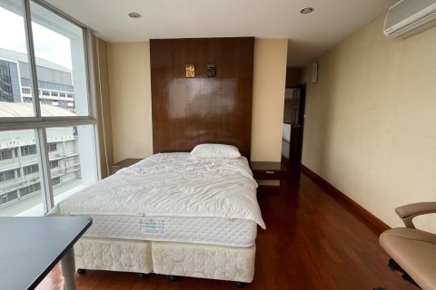 Condo in Watthana, Bangkok, Thailand, 3 bedrooms № 201013 - photo 5