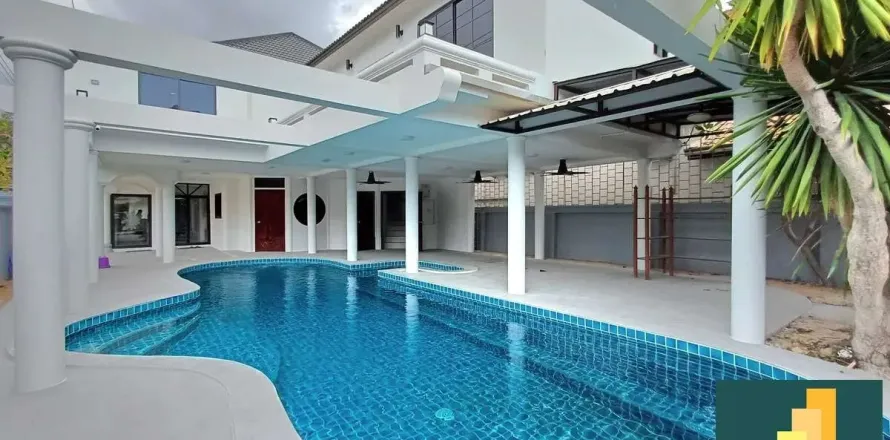 Casa de 7 dormitorios en Jomtien Beach, Pattaya, Tailandia № 210485