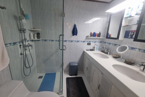 Condo in Kathu, Thailand, 2 bedrooms  № 142628 - photo 8