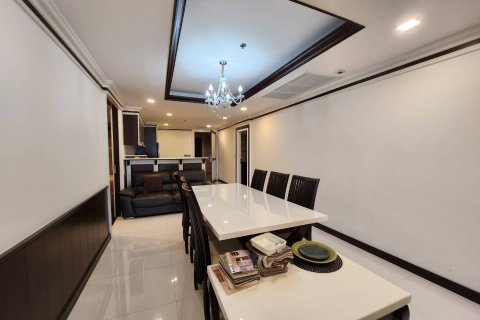 Condo in Bang Rak, Bangkok, Thailand, 2 bedrooms  № 164192 - photo 3