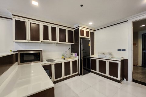 Condo in Bang Rak, Bangkok, Thailand, 2 bedrooms  № 164192 - photo 2