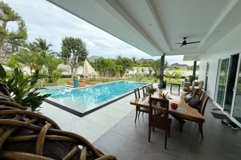 Вилла в Хуа Хине, Таиланд с 3 спальнями  № 139602 - фото 1