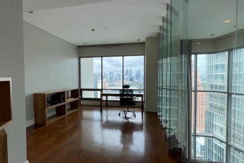 Condo in Khlong Toei, Bangkok, Thailand, 3 bedrooms  № 139599 - photo 11