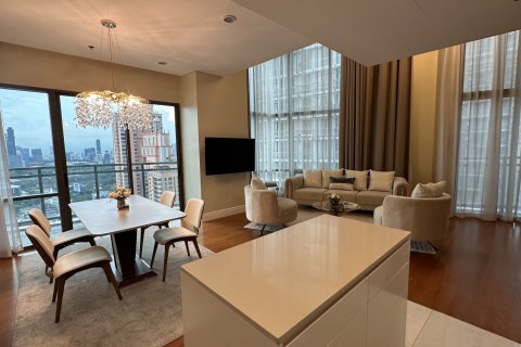 Condo in Khlong Toei, Bangkok, Thailand, 3 bedrooms  № 139599 - photo 1