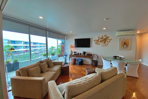 Condo in Hua Hin, Thailand, 2 bedrooms  № 168409 - photo 9