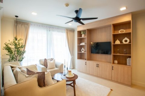 Condo in Hua Hin, Thailand, 1 bedroom  № 168412 - photo 2